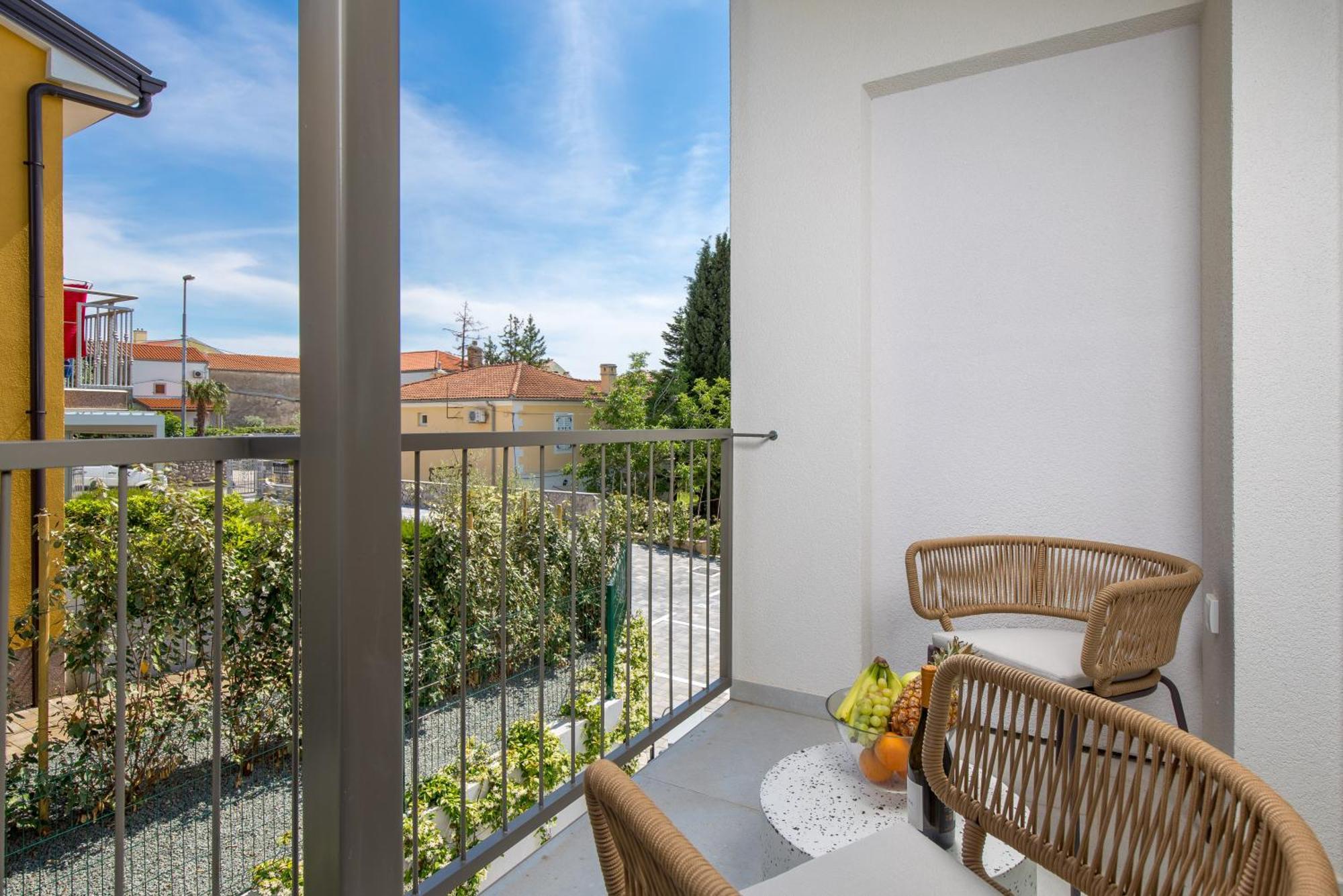 Apartmani Vila Mara M 1 Heated Pool Omišalj Εξωτερικό φωτογραφία